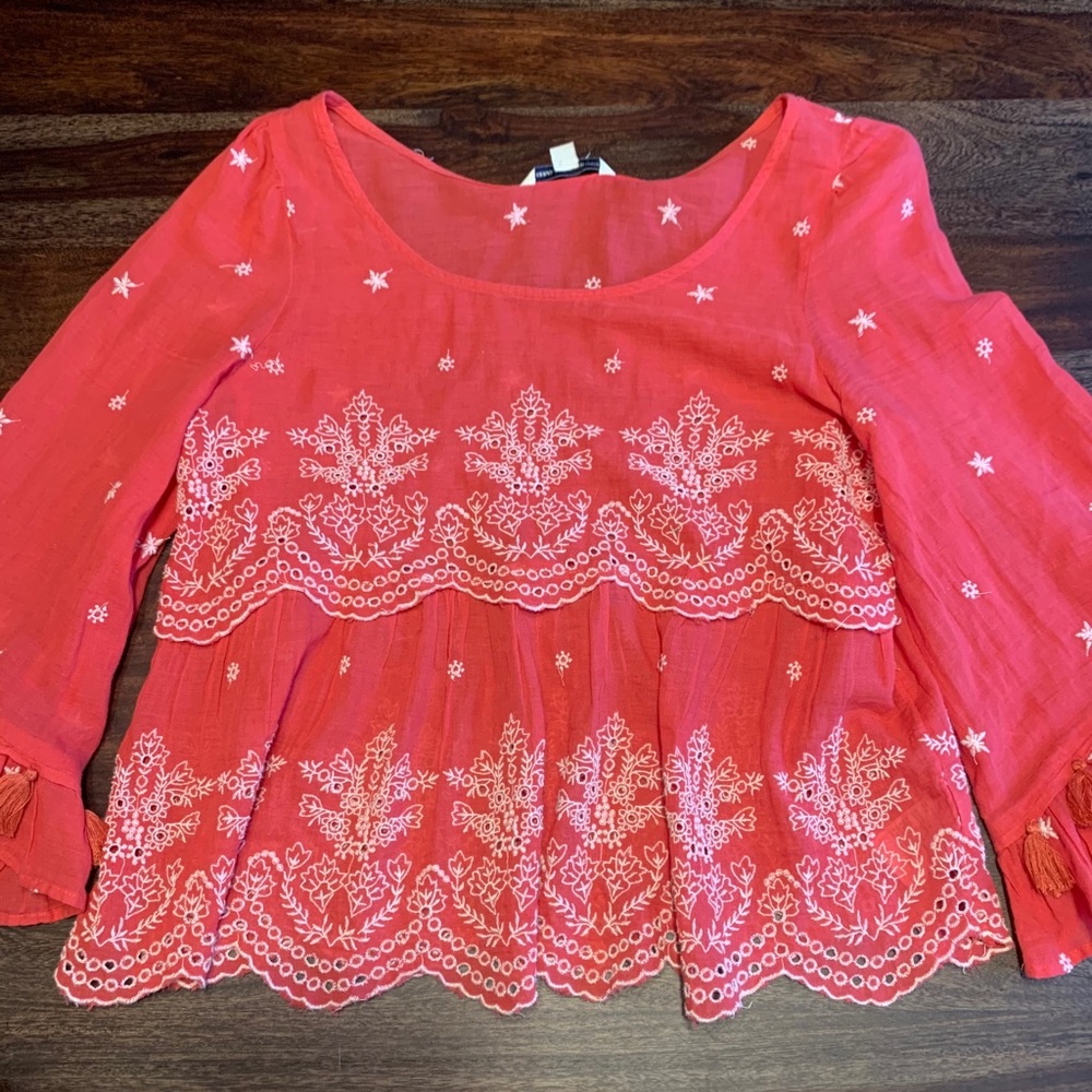super cute blouse!!